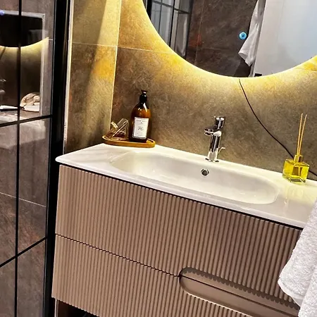 Leos Apart1 * Сиде