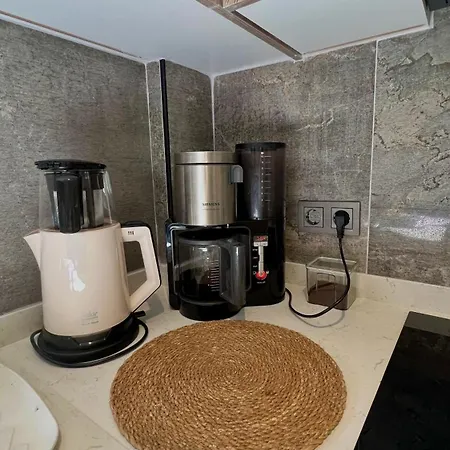 Leos Apart1 Сиде