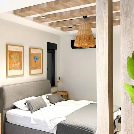 Leos Apart1 Сиде