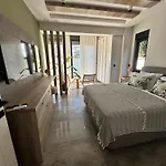 Leos Apart1 Apartment Side