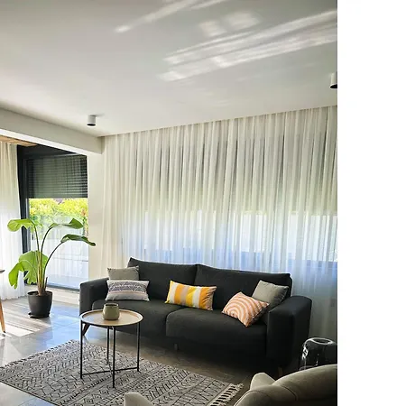 Apartamento Leos Apartments 1 With Garden Near To Beach
