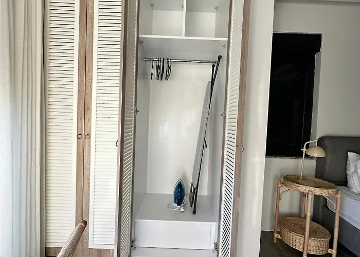 Leos Apart1 * سيدي